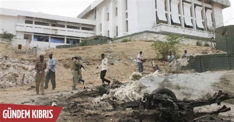 S­o­m­a­l­i­­d­e­ ­c­u­m­h­u­r­b­a­ş­k­a­n­l­ı­ğ­ı­ ­s­a­r­a­y­ı­ ­y­a­k­ı­n­l­a­r­ı­n­d­a­ ­h­a­v­a­n­ ­t­o­p­u­ ­s­a­l­d­ı­r­ı­s­ı­